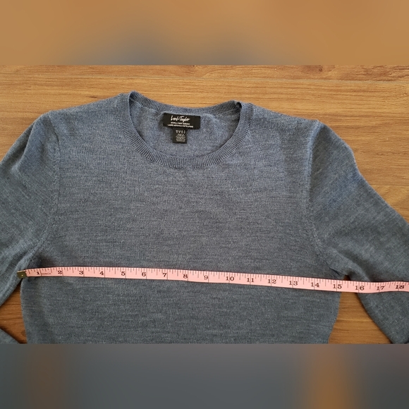 Lord & Taylor merino wool sweater blue M crew neck thin cozy - Picture 6 of 9